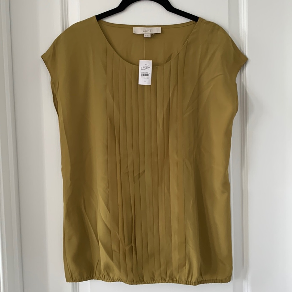NWT LOFT Olive Green Pleated Blouse Size Small